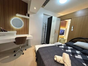 1 bedroom, desk, free WiFi, bed sheets - Shell Residences, Pasay near Naia Airport, MOA, SMX, PICC (Pasay)