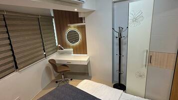 1 bedroom, desk, free WiFi, bed sheets