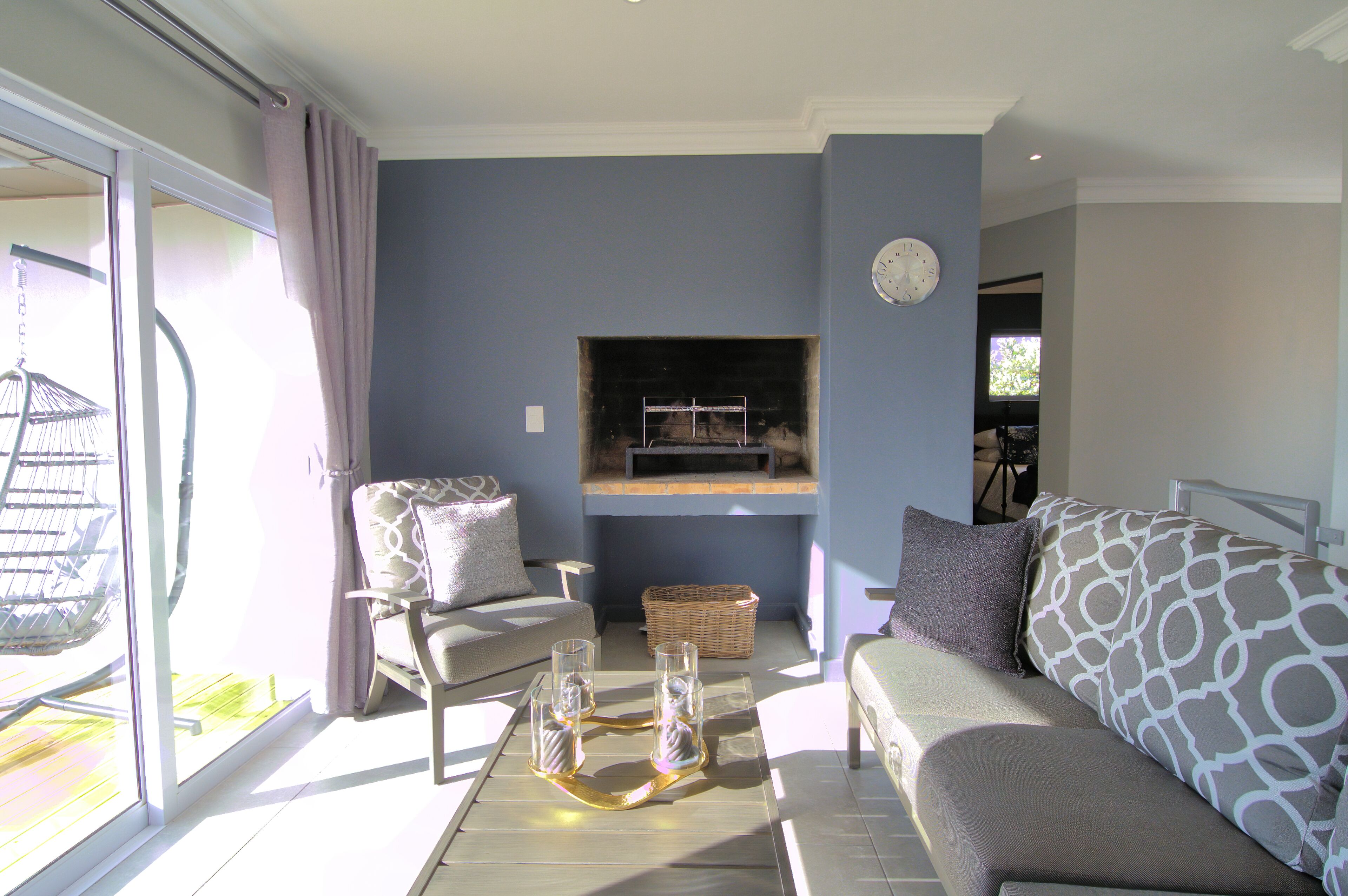 Penthouse Deluxe, quang cảnh vịnh | Khu phòng khách | TV màn hình phẳng 32-inch có truyền hình vệ tinh 