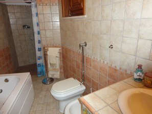Huis, 2 slaapkamers, roken | Badkamer