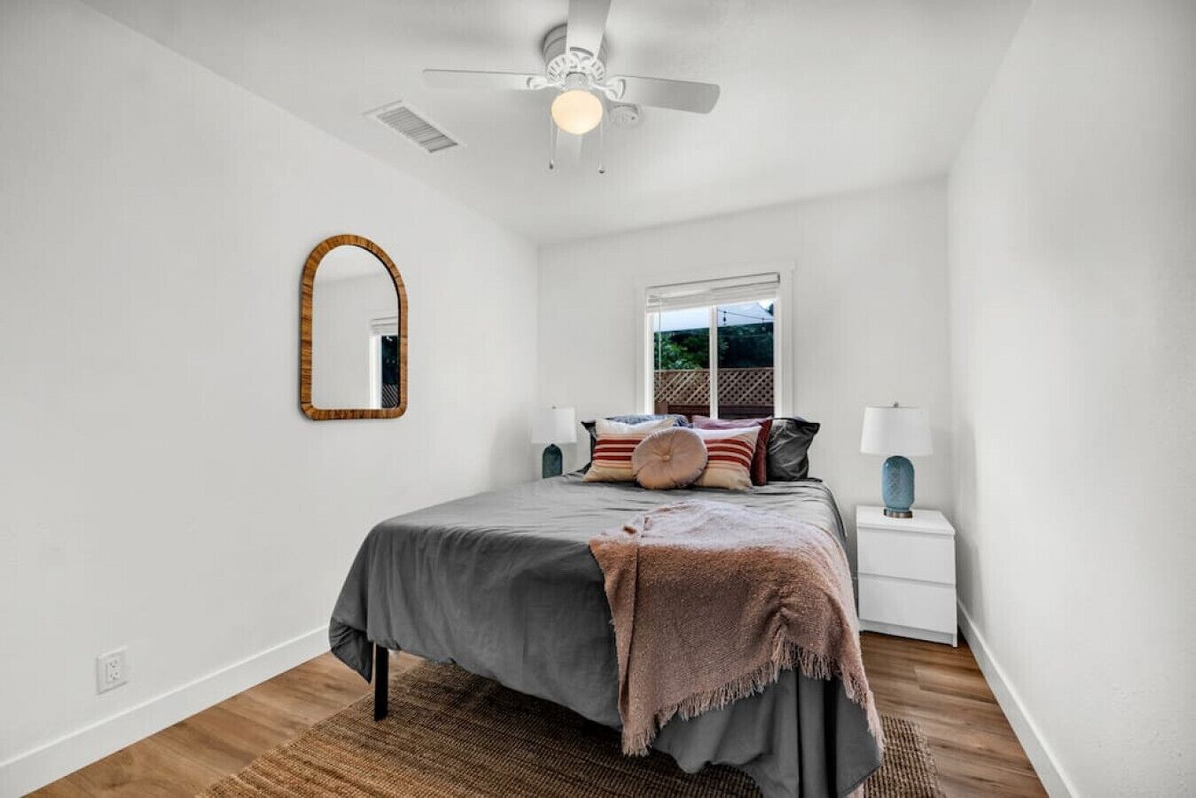 3 bedrooms, desk, iron/ironing board, travel crib