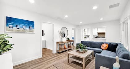 Retro Cottage, Hot Tub, Putting Green, walk to all