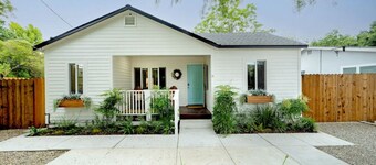 Retro Cottage, Hot Tub, Putting Green, walk to all