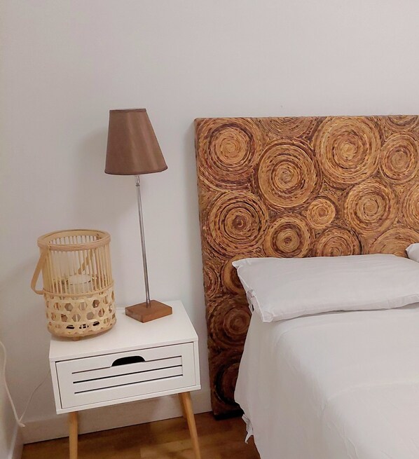 2 habitaciones, insonorización y tabla de planchar con plancha 