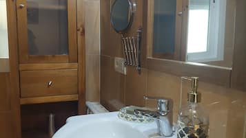 Shower, free toiletries, hair dryer, towels