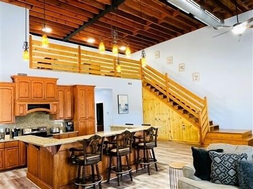 Live Life Lavishly at Mildred's Manor 1. 2 Bdrm + Loft/3 bath. 5Beds/Sleeps 10.