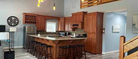 Fridge, microwave, stovetop, dishwasher