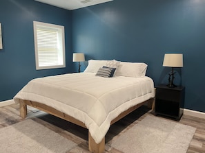 2 bedrooms, internet, bed sheets