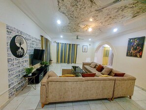 Appartement, 3 chambres, fumeurs, balcon | Coin séjour