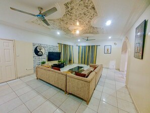 Apartment, 3 Schlafzimmer, Raucher, Balkon | Wohnbereich