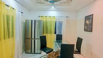 Apartment, 3 Bedrooms, Smoking, Balcony | Dining