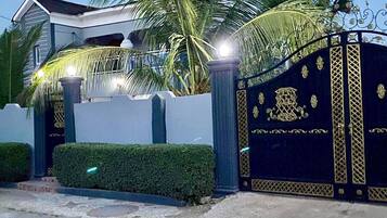 Entrada de la propiedad