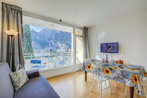 21–tuumainen taulutelevisio, jossa kaapelikanavat