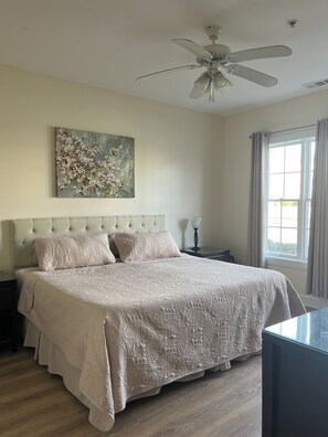 2 chambres, fer et planche à repasser, accès au Wi-Fi (inclus)