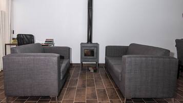 House, 2 Bedrooms, Balcony, Garden View | Living area