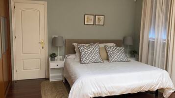 5 bedrooms, iron/ironing board, free WiFi, bed sheets