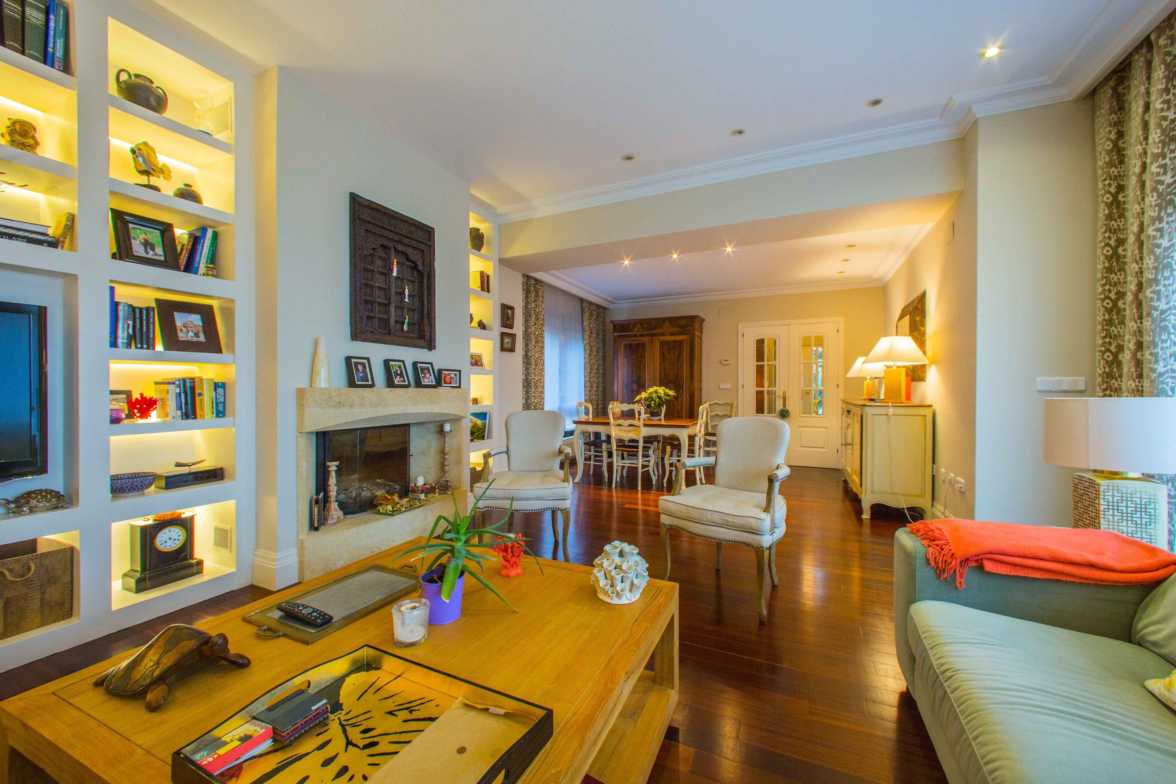 Smart TV, fireplace, stereo