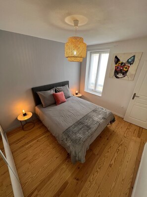 2 soverom, safe på rommet, skrivebord og strykejern/-brett