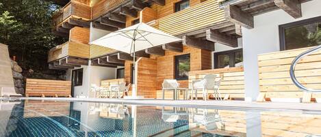 UppvÀrmd pool