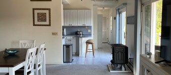 Spacious beach house with front and back yards, short walk to Scarborough beach
