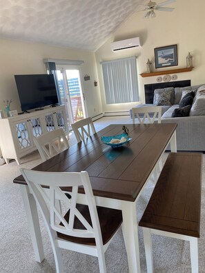 Dining - Spacious beach house with front and back yards, short walk to Scarborough beach  (Narragansett)