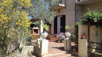 House, 3 Bedrooms, Patio, Garden View | Terrace/patio