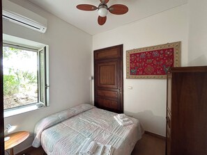 Casa, 3 habitaciones, patio, vista al jardín | 3 habitaciones