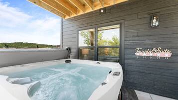 House, Multiple Bedrooms | Outdoor spa tub