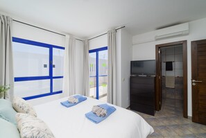 3 bedrooms, in-room safe, iron/ironing board, free WiFi