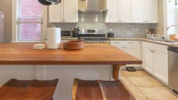 冰箱、微波炉、烤箱、炉灶