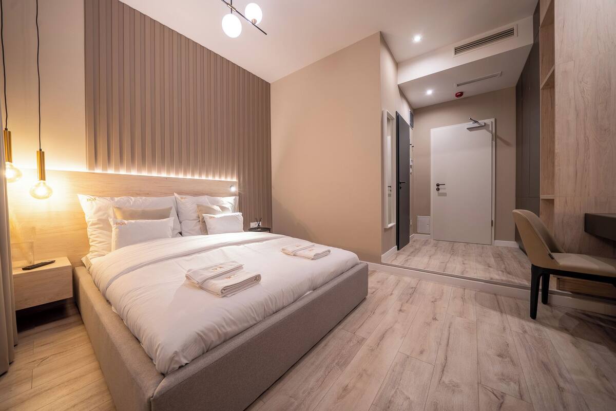 标准房 | 迷你吧、免费 WiFi、床单