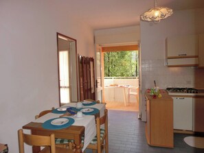Appartamento, 1 camera da letto, balcone, vista città | Sala da pranzo