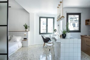 1 habitación, tabla de planchar con plancha, wifi y ropa de cama 