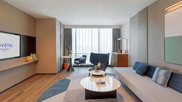 Suite ejecutiva, 1 cama de matrimonio grande, Acceso al salón del club | Caja fuerte, escritorio, espacio para trabajar con un portátil