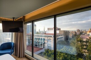 Suite Exécutive, 1 très grand lit et 1 canapé-lit | Coffres-forts dans les chambres, rideaux occultants