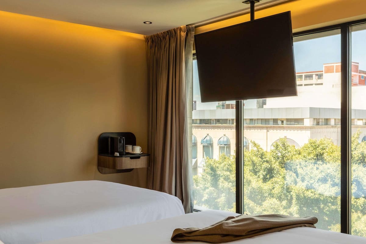 Executive Room, 2 Double Beds | In-room safe, blackout curtains, iron/ironing board, free WiFi
