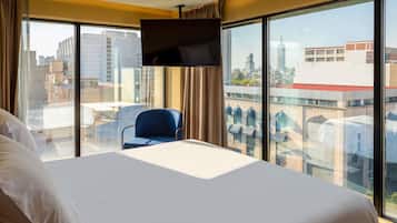 Suíte executiva, 1 cama King e sofá-cama | Cofres nos quartos, cortinas blackout, ferros/tábuas de passar roupa