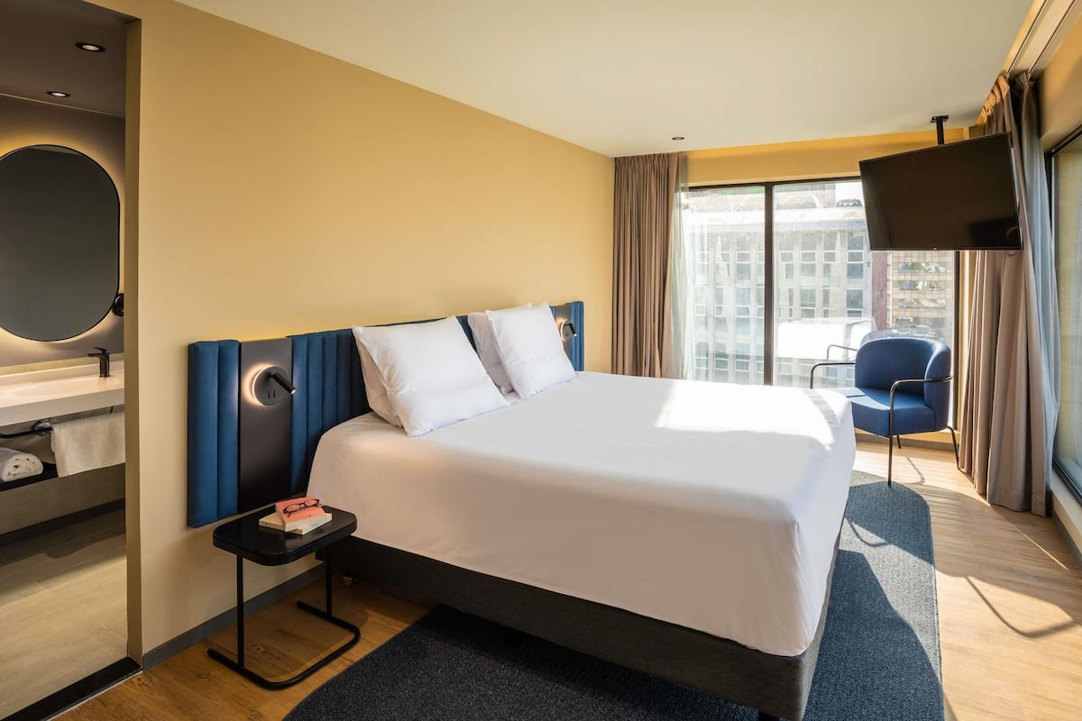 Executive Suite, 1 King Bed with Sofa bed | In-room safe, blackout curtains, iron/ironing board, free WiFi