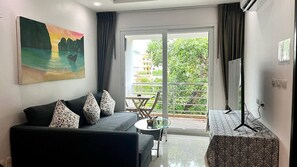 Apartment, 2 Bedrooms, Accessible, Balcony | Living area