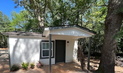 Allie Rose/Cabin 3 Lake Athens/ Canton Trade Days