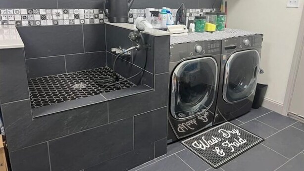 A laundry area with two washing machines, a sink with a shower, and a tiled backsplash. - Allie Rose/ Cabin 2 Lake Athens/ Canton Trade Days (Athens)