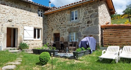 Gîte de Montagne à 1000m au Cœur des Monts du Forez