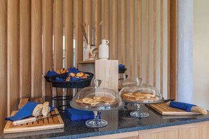 Petit déjeuner buffet servi tous les jours en supplément