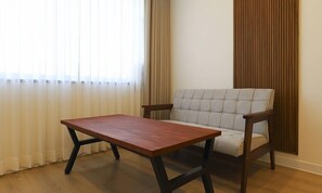 Decoración personalizada, muebles diferentes y wifi gratis 