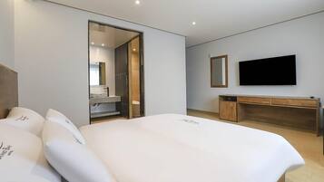 Deluxe Double Room | Individually decorated, individually furnished, free WiFi, bed sheets