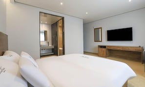 Deluxe Double Room | Individually decorated, individually furnished, free WiFi, bed sheets - Hotel Grand Bay Boryeong (Boryeong)