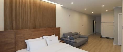 Grand Suite | Individually decorated, individually furnished, free WiFi, bed sheets