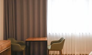 Habitación doble Deluxe | Decoración personalizada, muebles diferentes y wifi gratis