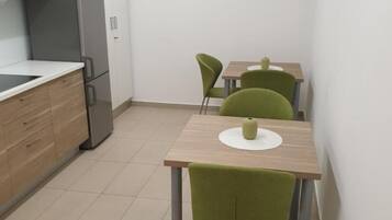 Habitación, 1 habitación, con acceso para personas discapacitadas, balcón | Comedor