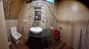 Serviettes fournies, savon, papier toilette